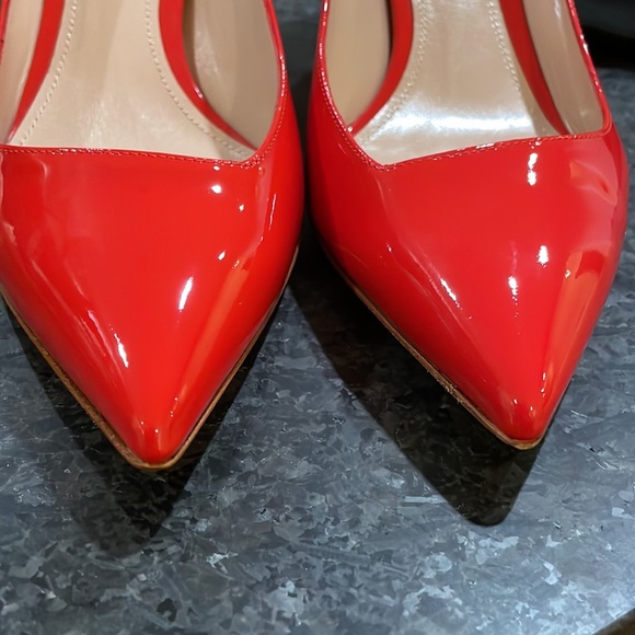 Giorgio Armani Decollete red pumps, new